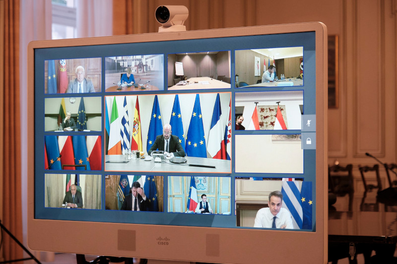 Μητσοτάκης στην τηλεδιάσκεψη με τους 27: «Να γίνουν τολμηρότερες κινήσεις για τις οικονομίες που πλήττονται από τον κορωνοϊό»