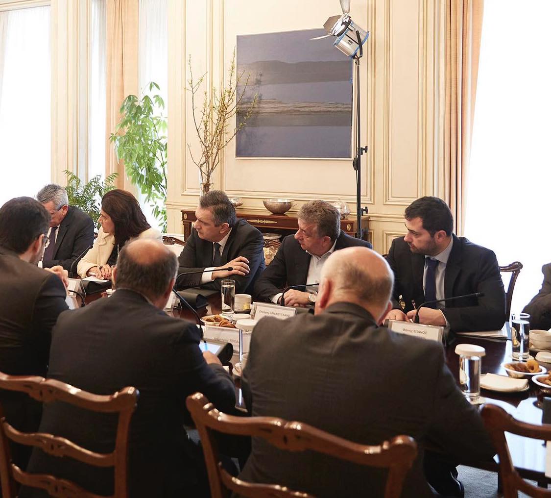 Στο Μαξίμου ο Φάνης Σπανός- Τι ζήτησε ο πρωθυπουργός από τους περιφερειάρχες για την αντιμετώπιση του κορωνοϊού