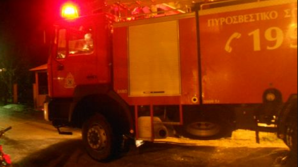 Μεγάλη φωτιά στην Μυτιλήνη σε δομή αιτούντων άσυλο
