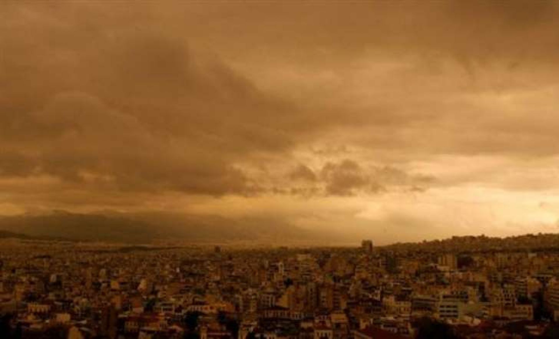 Καιρός: Βροχές, πτώση της θερμοκρασίας και αφρικανική σκόνη σήμερα Δευτέρα -Αναλυτική πρόγνωση