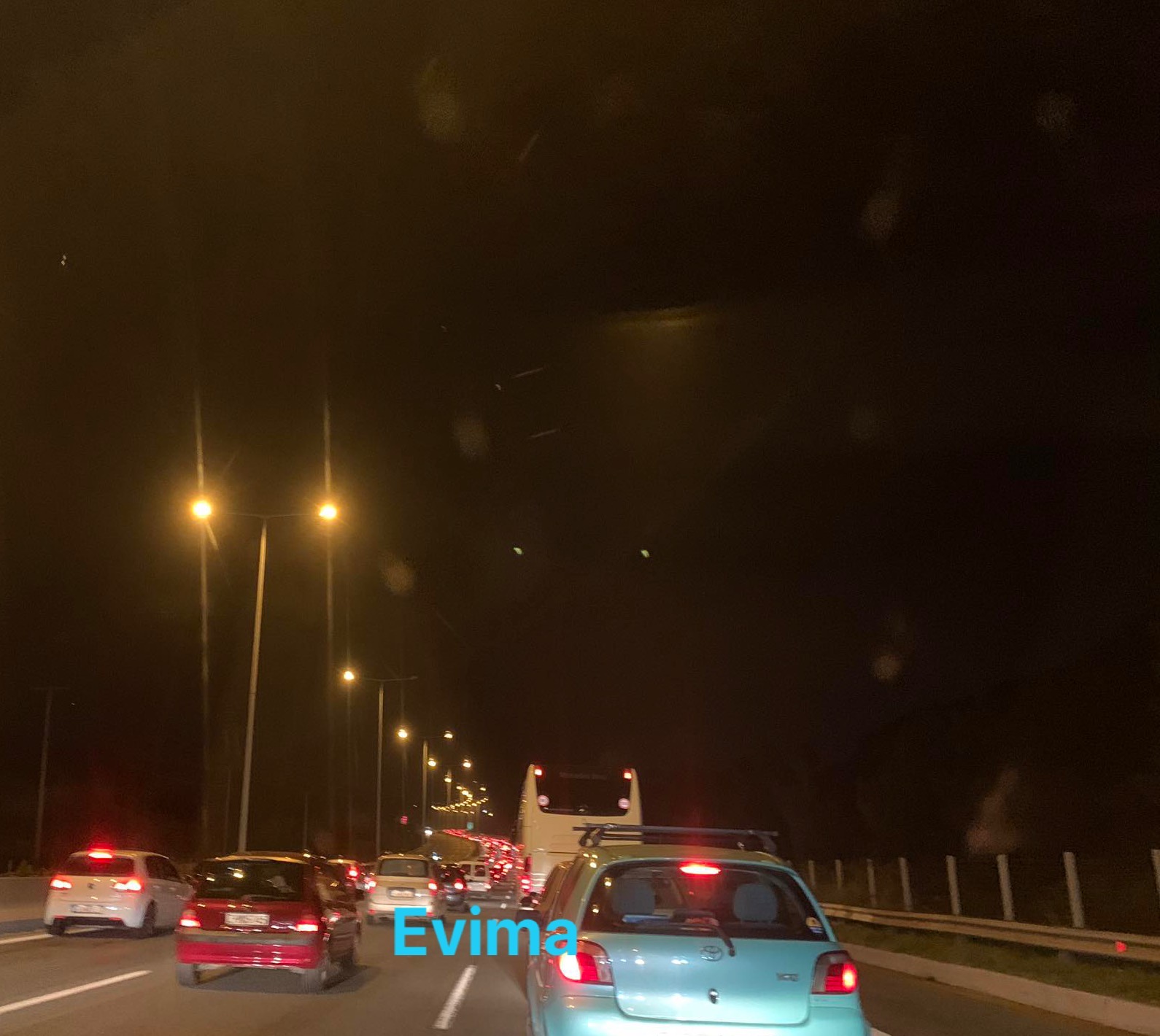 Σημειωτόν τα αυτοκίνητα στην Εθνική οδό Αθηνών Λαμίας το βράδυ της Καθαράς Δευτέρας