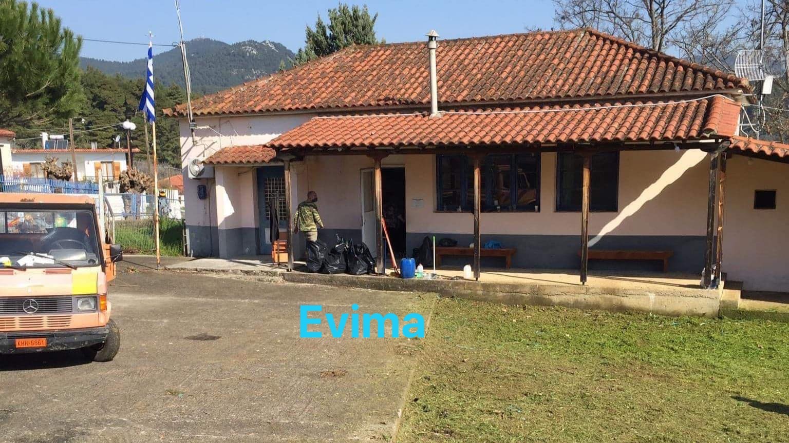 Δήμος Μαντουδίου Λίμνης Αγίας Άννας – Πυρετώδεις εργασίες για την εγκατάσταση του ΕΚΑΒ στην Δάφνη [ΦΩΤΟ]