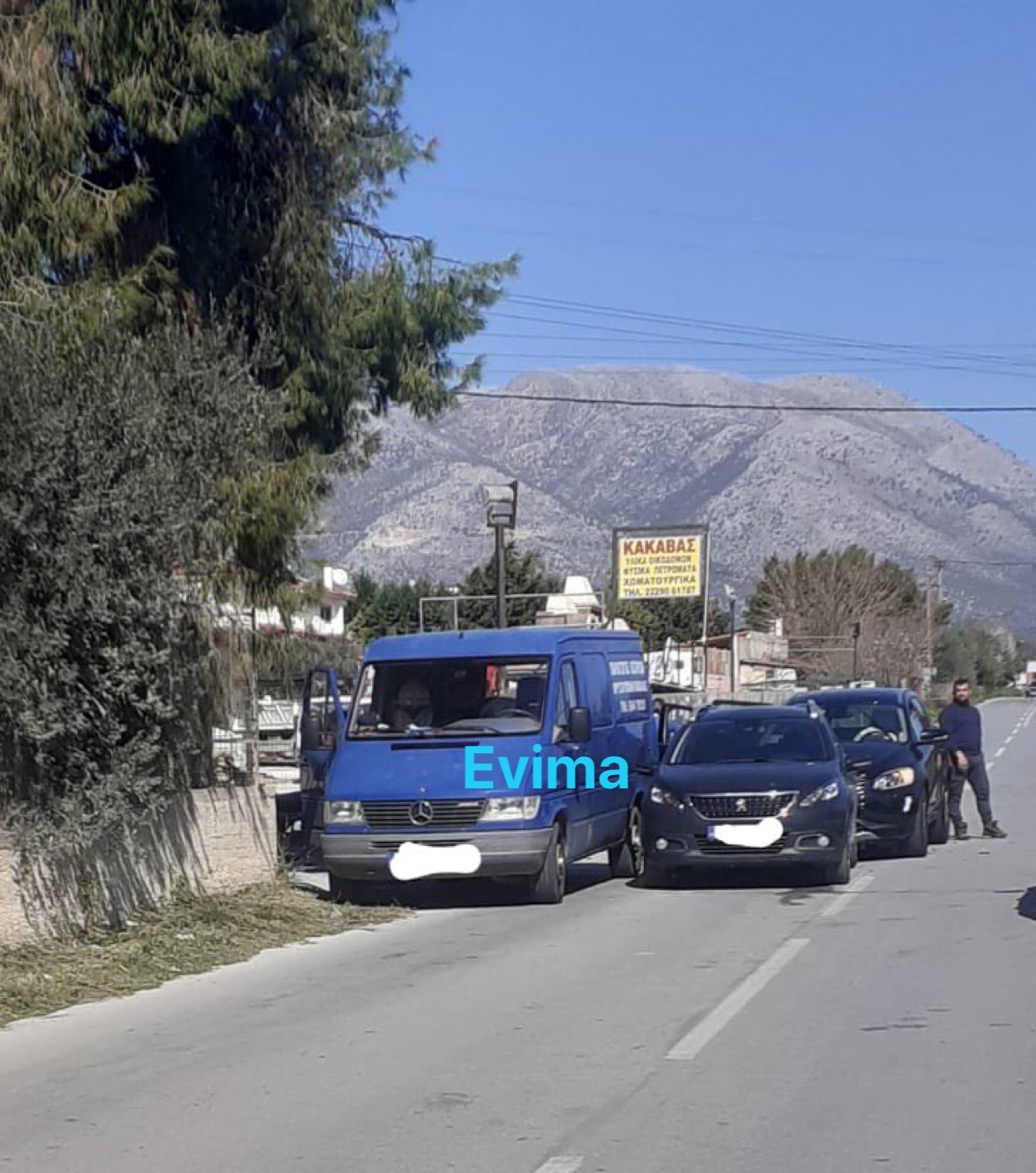 Τροχαίο στην Ερέτρια – Καραμπόλα τριών οχημάτων
