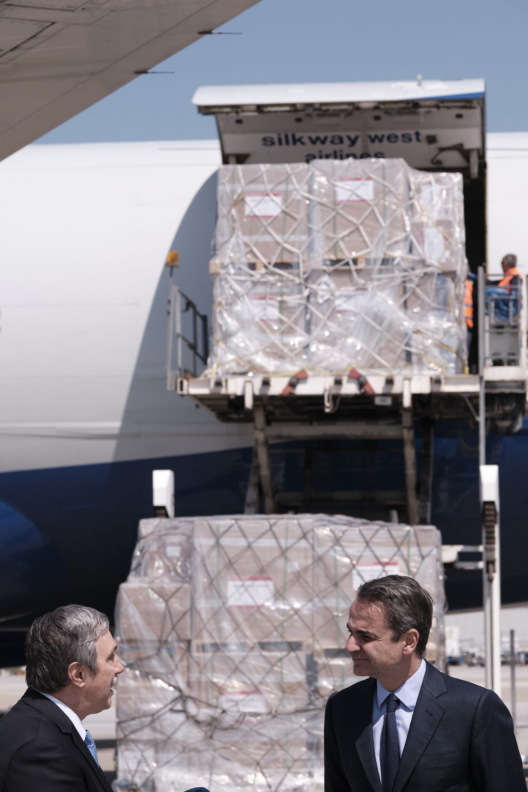 Παρουσία του Πρωθυπουργού Κυριάκου Μητσοτάκη  στην παραλαβή υγειονομικού υλικού από δωρεά του Ιδρύματος Ωνάση