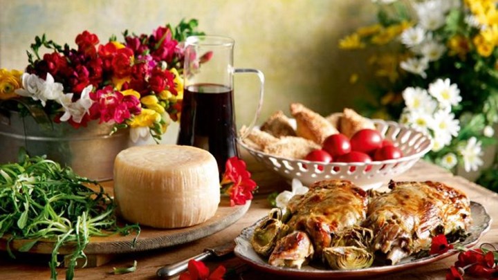 Πασχαλινό καλάθι: Πόσο κοστίζει φέτος – Σε ποια προϊόντα είναι μειωμένες οι τιμές