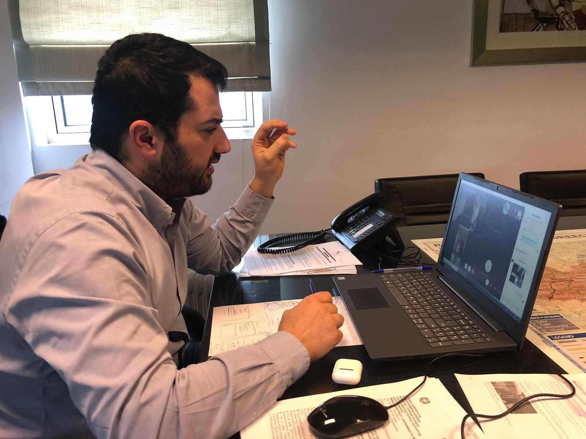 Τηλεδιάσκεψη με τους επικεφαλής των παρατάξεων είχε ο Φάνης Σπανός-Δείτε τι συζήτησαν