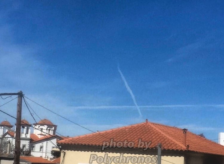 Σχηματίστηκε σταυρός στον ουρανό της Εύβοιας (photo)