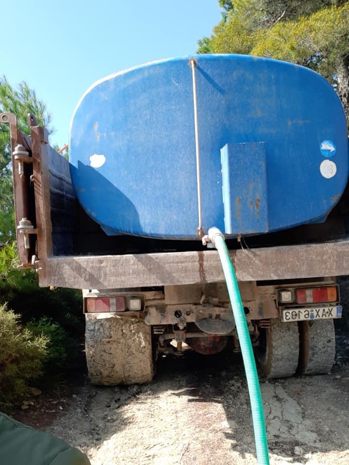 Συνεχίζει τον ανεφοδιασμό νερού η ΔΕΥΑΚΑ στην Κοινότητα Πύργου