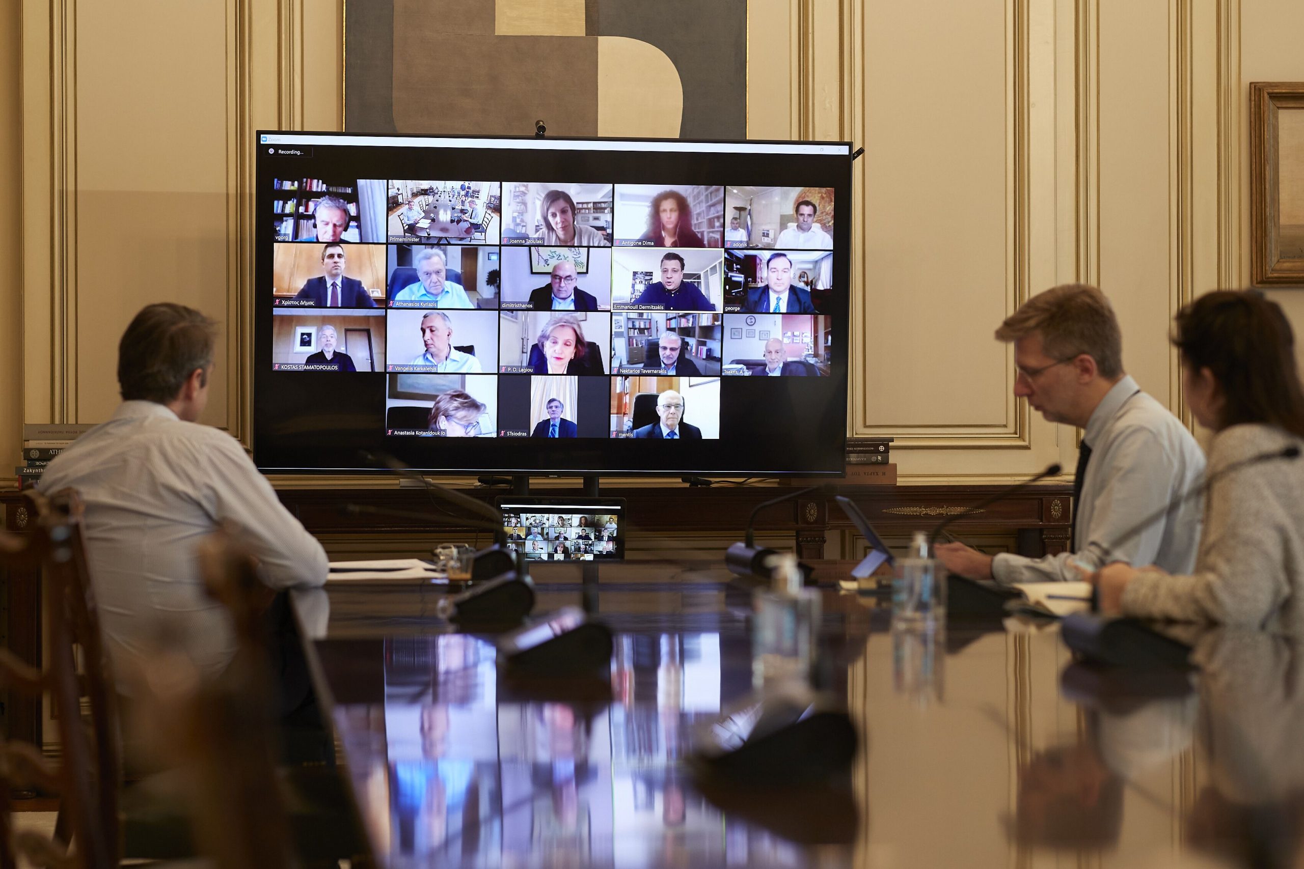 Τηλεδιάσκεψη  Μητσοτάκη με στελέχη της ερευνητικής κοινότητας