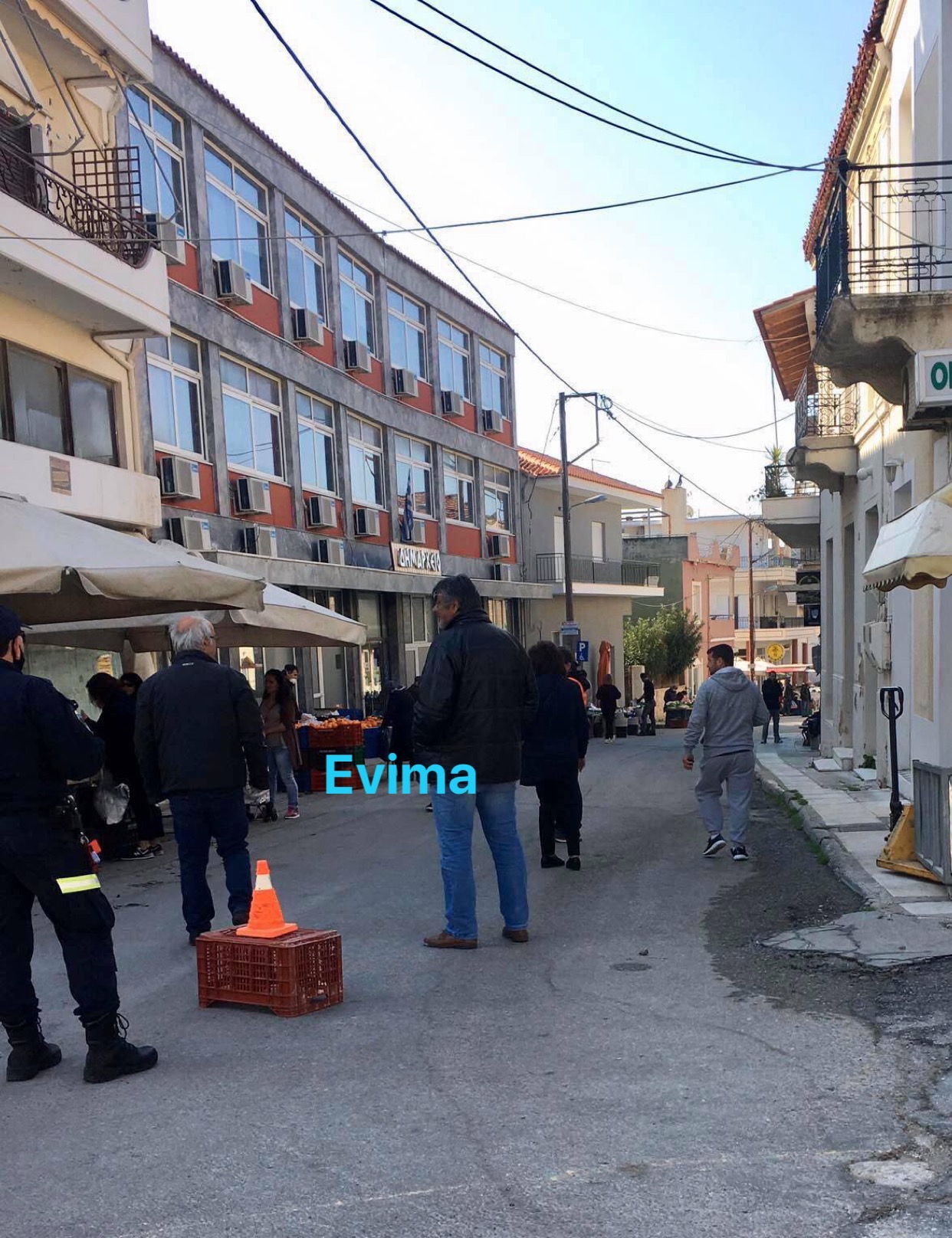 Αλιβέρι: Με αυστηρά μέτρα διεξάγεται η λαϊκή αγορά [photos]