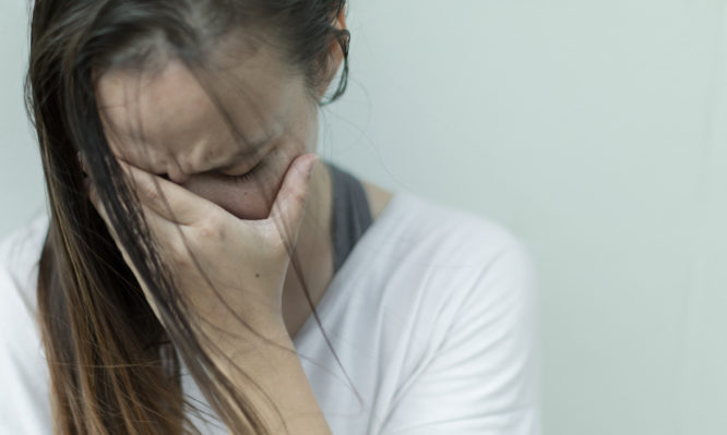 Κορονοϊός και ενδοοικογενειακή βία: Η άλλη όψη του νομίσματος από τον εγκλεισμό στο σπίτι