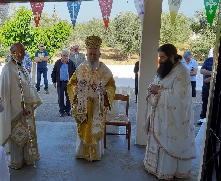 Ο Μητροπολίτης Χαλκίδος σε ενορίες προς τιμήν των Αγίων Κωνσταντίνου και Ελένης [photos]