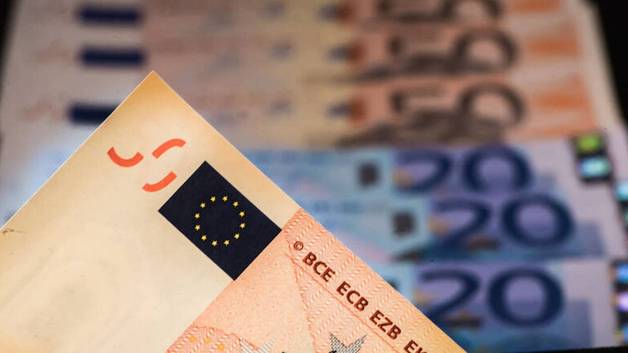 Σας αφορά: Ποιοι λαμβάνουν το έκτακτο επίδομα των 300 ευρώ