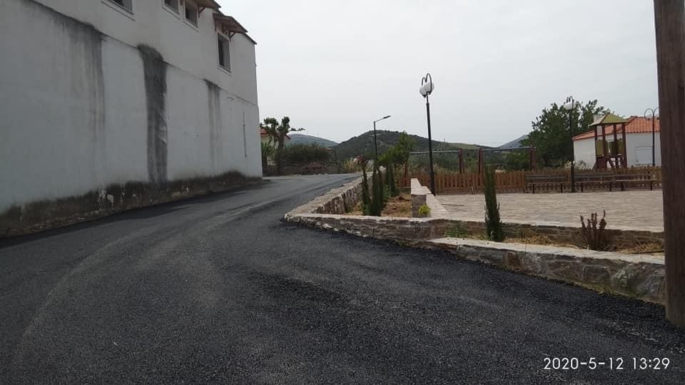 Κοινότητα Κοσκίνων: Ασφαλτόστρωσε όλο το χωριό ο πρόεδρος [photos]