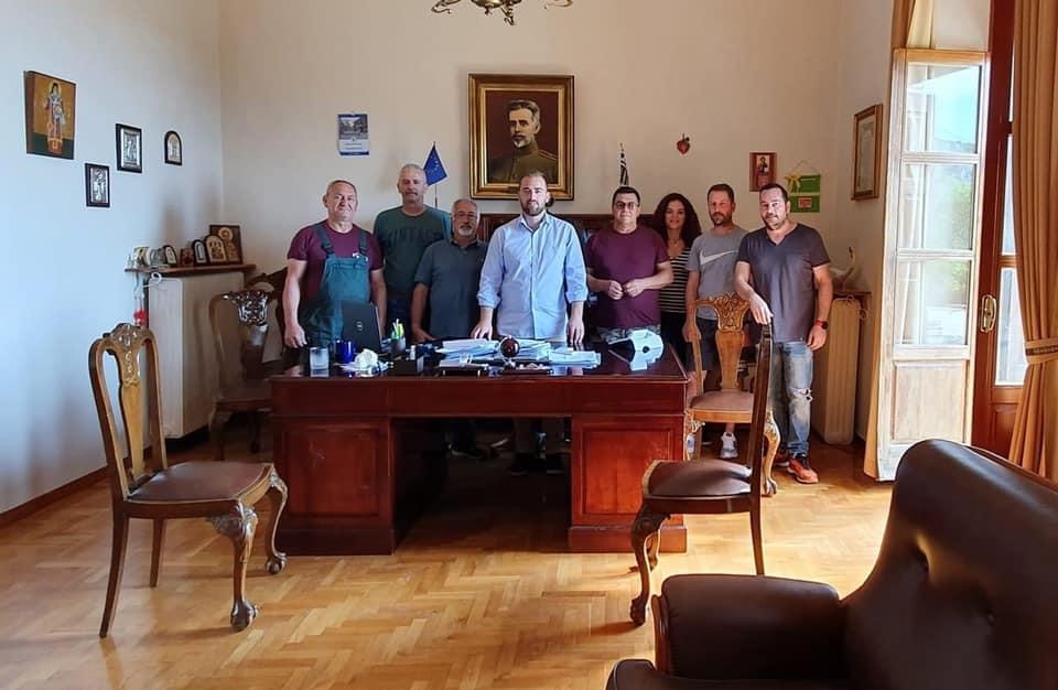 Με τους εθελοντές στο πλευρό του ο Αντιδήμαρχος  Κύμης