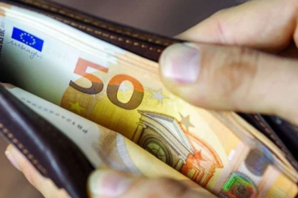 Μείωση εισφορών: Ποιοι θα δουν αύξηση μισθού από 2 μέχρι 27 ευρώ τον Ιούνιο