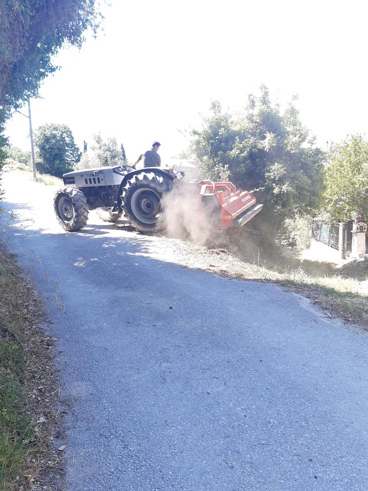 Κοινότητα Πύργου: Συνέχεια καθαρισμού χόρτων για τρίτη μέρα στους δρόμους του χωριού [photos]