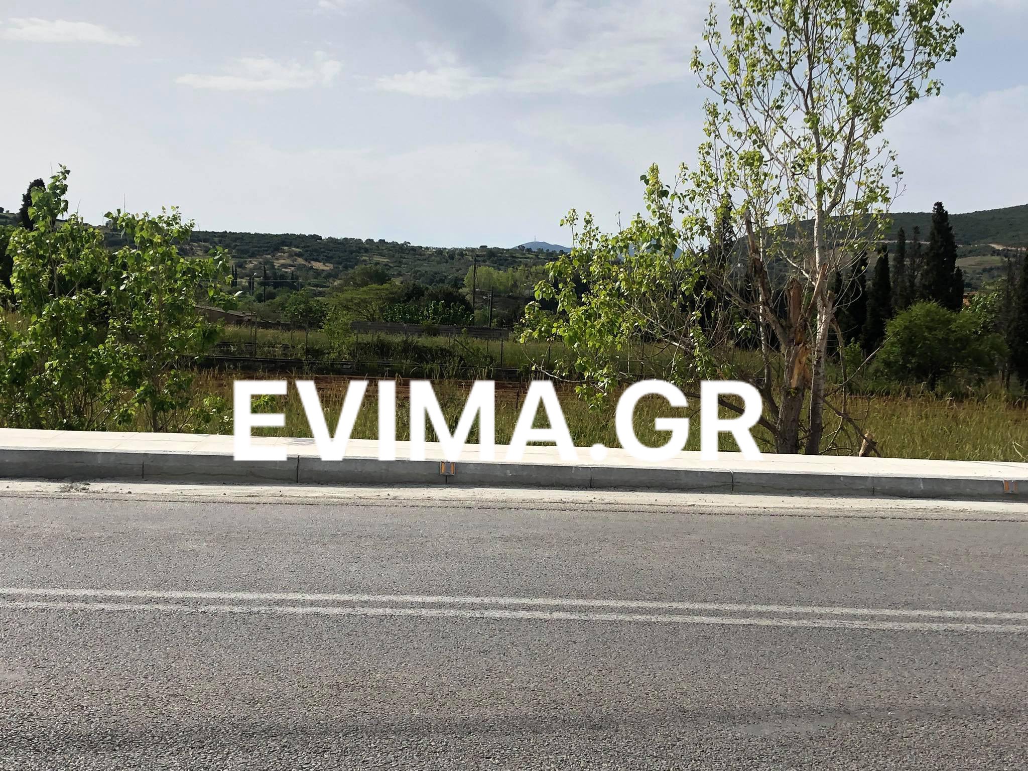 Σε πεζοδρομήσεις στο Βέλος Ευβοίας προχώρησε ο Δήμος Κύμης Αλιβερίου [photos]