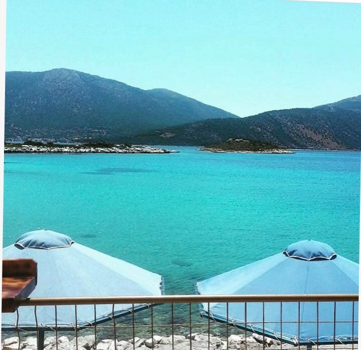 Γαλάζια Λίμνη – O “παράδεισος” στη Νότια Εύβοια