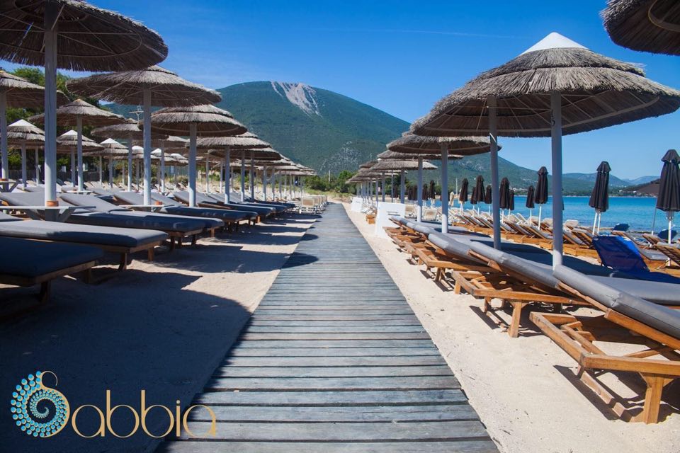 Sabbia beach bar – Κλείσε ξαπλώστρα για την παραλία από τον καναπέ σου
