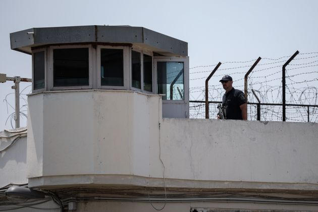 Σωφρονιστικός υπάλληλος προσπάθησε να περάσει ναρκωτικά και κινητά στις φυλακές Χαλκίδας