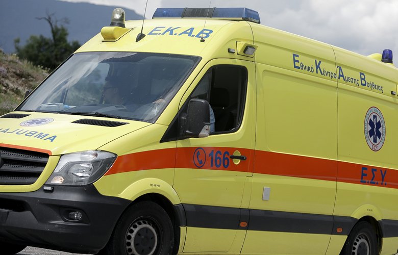Παιδί έπεσε από καρότσα αγροτικού και νοσηλεύεται διασωληνωμένο