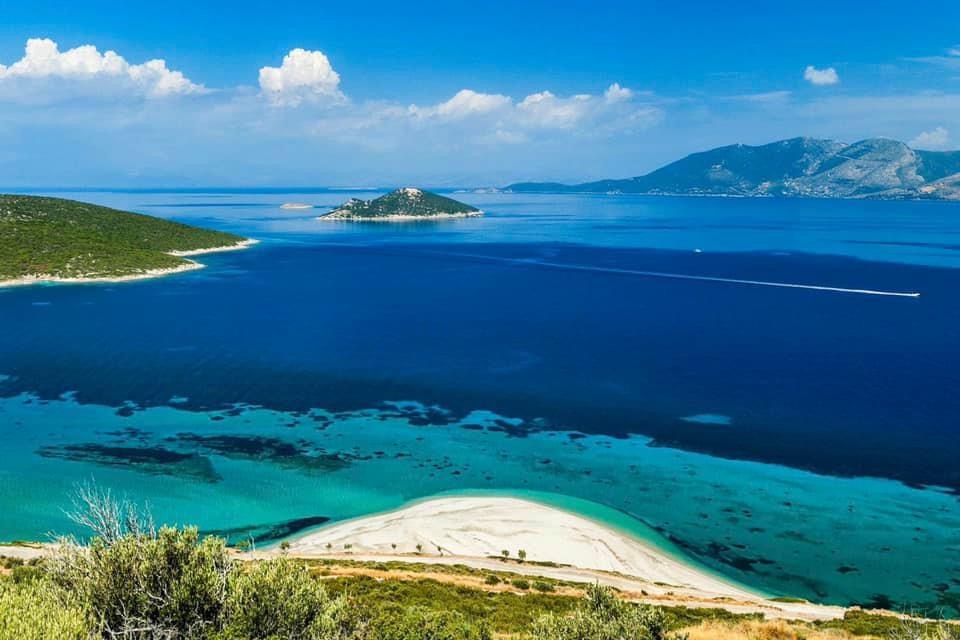 Ο Δήμαρχος Καρύστου για το τηλεοπτικό σποτ του υπ. Τουρισμού με την παραλία του Μαρμαρίου