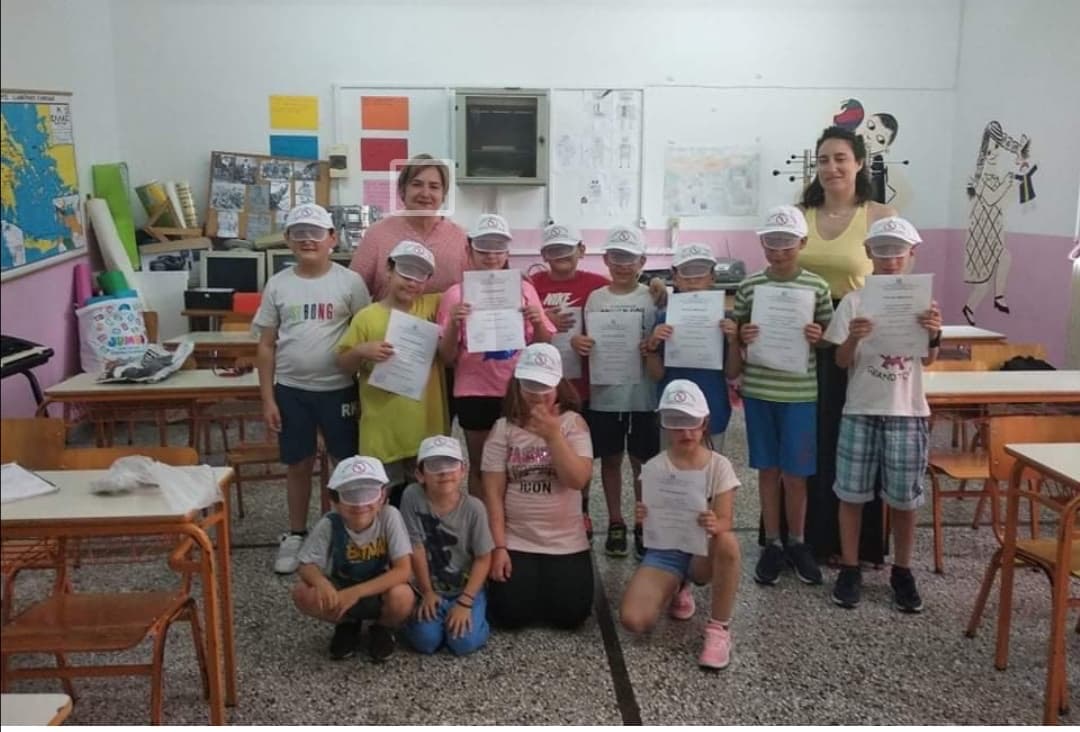 Λήξη σχολικής χρονιάς στο Δημοτικό Σχολείο και το Νηπιαγωγείο Στενής- Τα δώρα που μοίρασε ο πρόεδρος του Συλλόγου