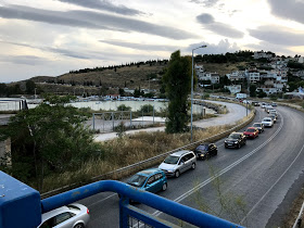 Θα πάθετε πλάκα με το μποτιλιάρισμα που είδαμε έξω από τη Χαλκίδα