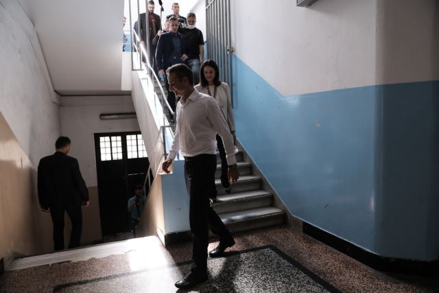 Σε 2ο δημοτικό σχολείο της Καλλιθέας ο Μητσοτάκης