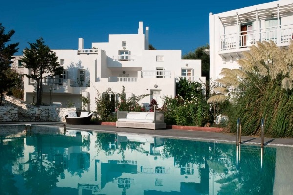Skyros Nefeli Hotel – Απολαύστε μοναδικές στιγμές χαλάρωσης στην Eco πισίνα με θαλασσινό νερό!