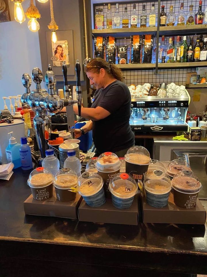Ρους Cafe-Bar – Έτοιμο να σας υποδεχθεί για καφεδάκι το πρωί ή για ποτάκι αργότερα