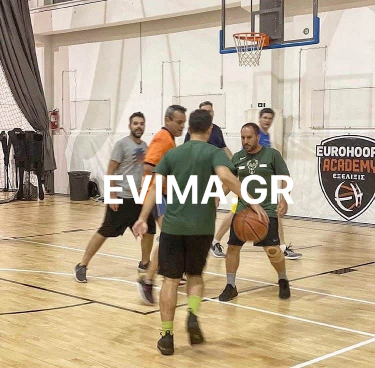 Ο Χατζηγιαννάκης στο τερέν με Παπαλουκά και Διαμαντίδη
