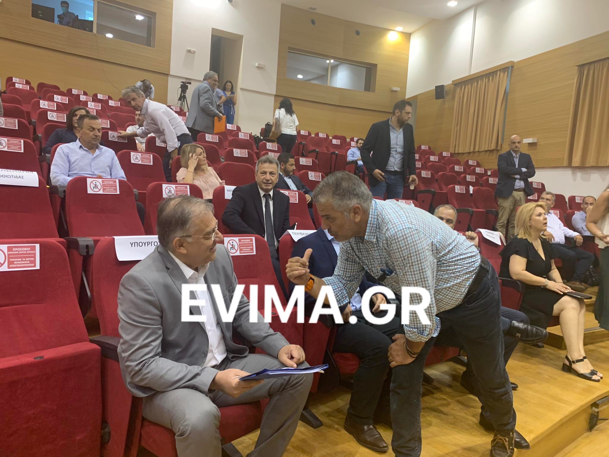 Δήμαρχος Σκύρου:Πήρε τα εύσημα του υπουργού για το νησί