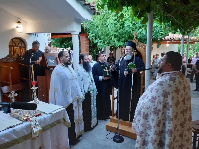 Ο Μητροπολίτης Χαλκίδος στο εξωκκλήσιο Αγίας Άννης Κοντοδεσποτίου Μεσσαπίων