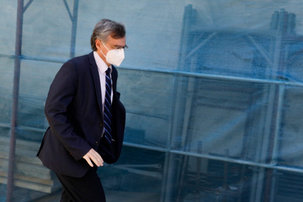 Τσιόδρας: Στην Επίδαυρο με τη σύζυγο και τη μάσκα του [εικόνα]