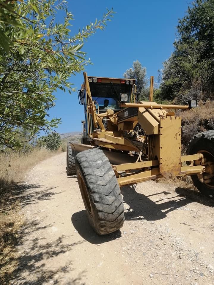Συντήρηση αγροτικής οδοποιίας στην Κοινότητα Πυργίου [εικόνες]