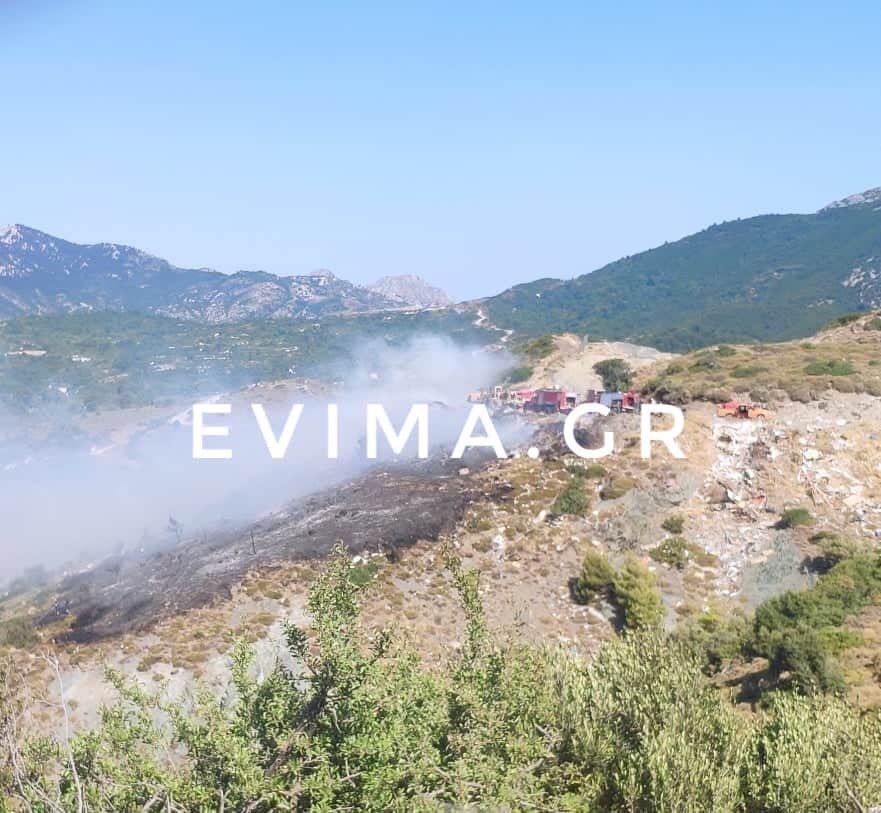 Υπό έλεγχο η φωτιά στη χωματερή Κύμης – Αποκλειστικές εικόνες