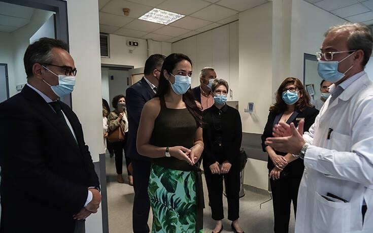 Ο Ευβοιώτης διευθυντής του Λαϊκού νοσοκομείου υποδέχθηκε τους υφυπουργούς Κοντοζαμάνη και Μιχαηλίδου