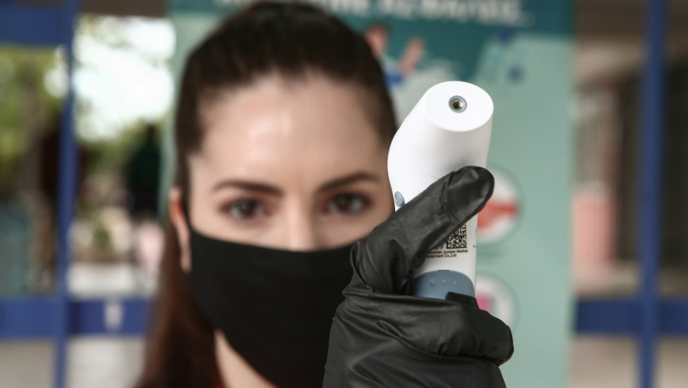 Κορονοϊός: Υποχρεωτική χρήση μάσκας και σε άλλους κλειστούς χώρους – Τι θα ανακοινώσει ο Χαρδαλιάς