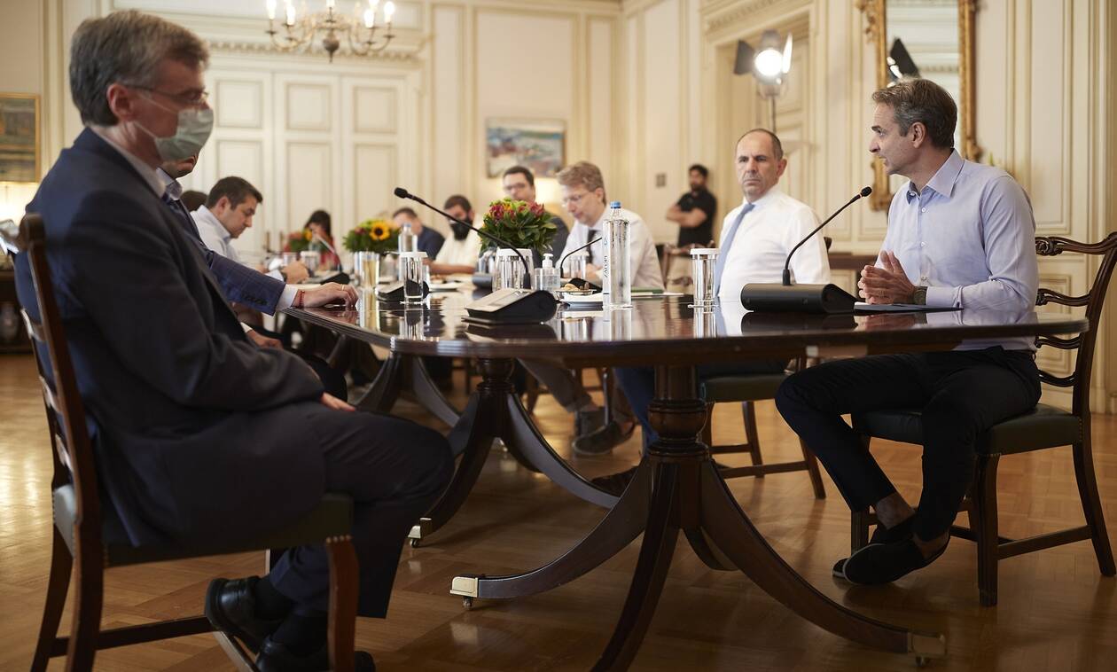 Κορωνοϊός: Τηλεδιάσκεψη Μητσοτάκη – Τσιόδρα για την αύξηση των κρουσμάτων