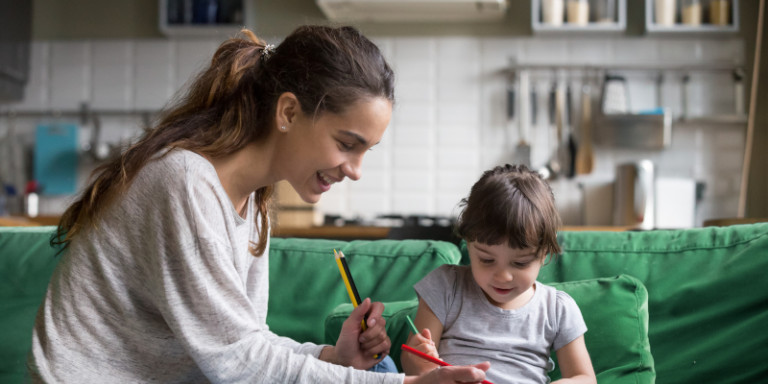 Τους επόμενους μήνες το πρόγραμμα «Νταντάδες της Γειτονιάς» -Για ποια παιδιά θα επιδοτείται η φύλαξη