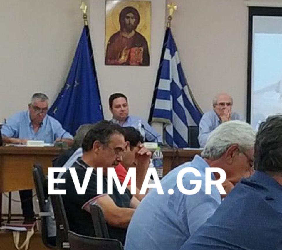 Στο δημοτικό συμβούλιο Κύμης Αλιβερίου γιατροί του Νοσοκομείου Κύμης [photo]