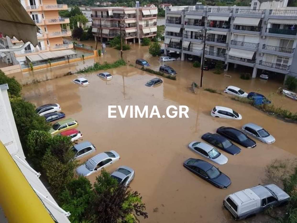 Τραγική η κατάσταση στο Λευκαντί Ευβοίας- Πλημμύρισαν τα πάντα- Εγκλωβισμοί κατοίκων [εικόνες]