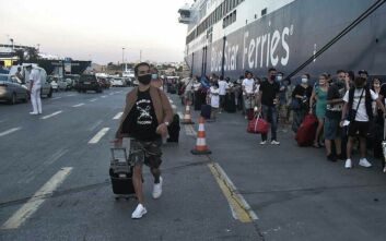 Τρεις νεαροί συνελήφθησαν στο λιμάνι του Πειραιά για σπάσιμο καραντίνας