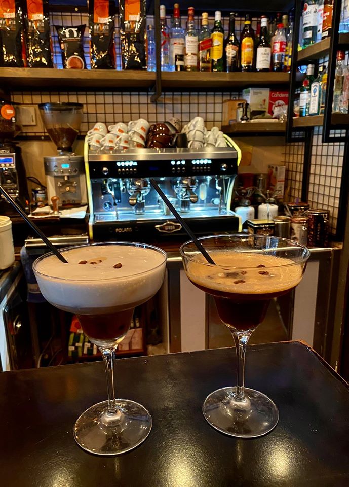 Για καφέ στον πεζόδρομο του Αλιβερίου; Ρους Cafe-Bar πάντα με μέτρα προστασίας