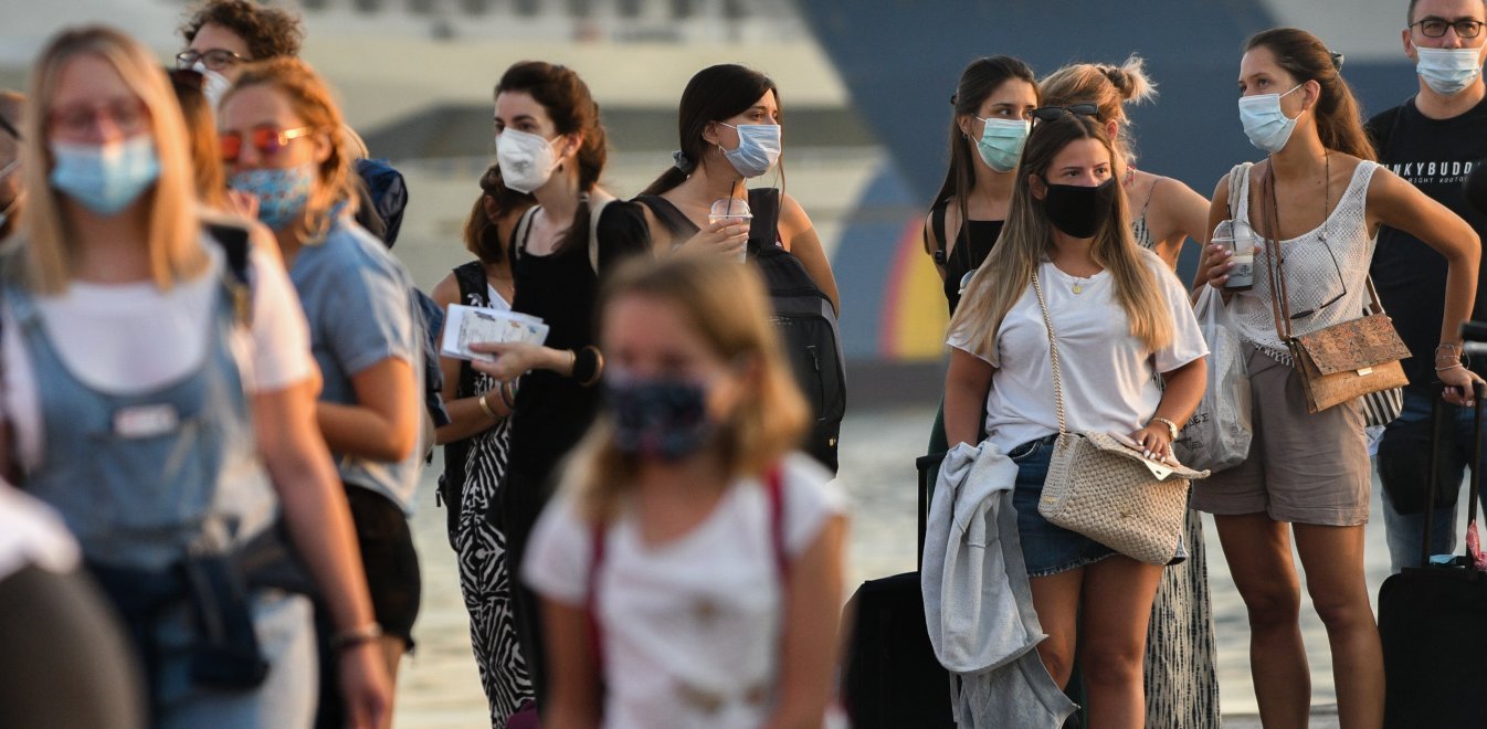 Ανησυχία για τους εκδρομείς: 7ήμερη «καραντίνα» για όσους επιστρέφουν από διακοπές, συστήνουν οι ειδικοί