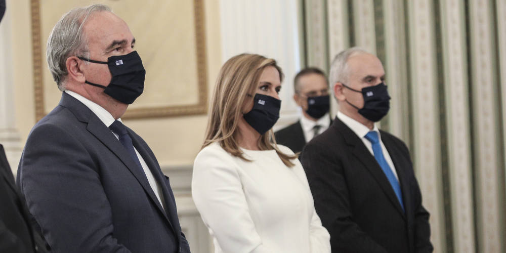 Με μάσκες και αποστάσεις η ορκωμοσία των νέων μελών της κυβέρνησης Μητσοτάκη