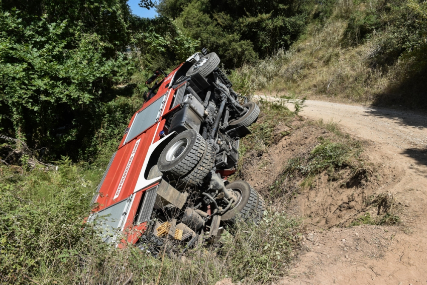 Αποκλειστικό: Ανετράπη πυροσβεστικό όχημα στην Κάρυστο