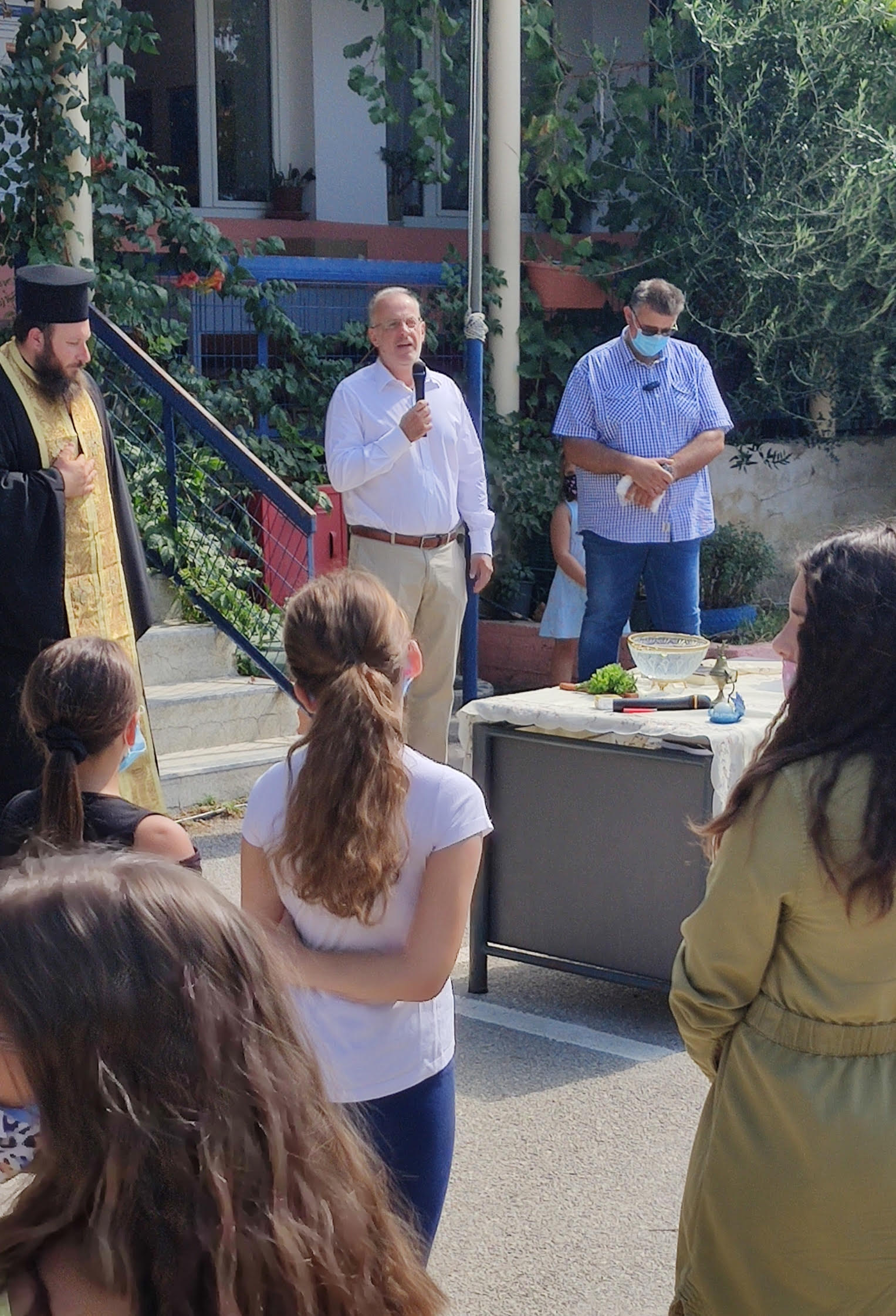 Στον Αγιασμό στο δημοτικό σχολείο στο Μπούρτζι ο Θ. Ζεμπίλης